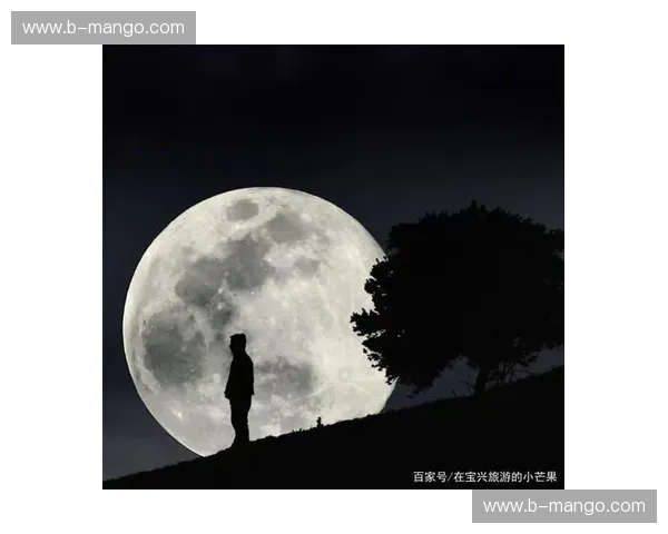 天空的蔚蓝与水星的孤寂：一场宇宙深处的对话